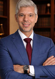 Dr. Gustavo Padilha